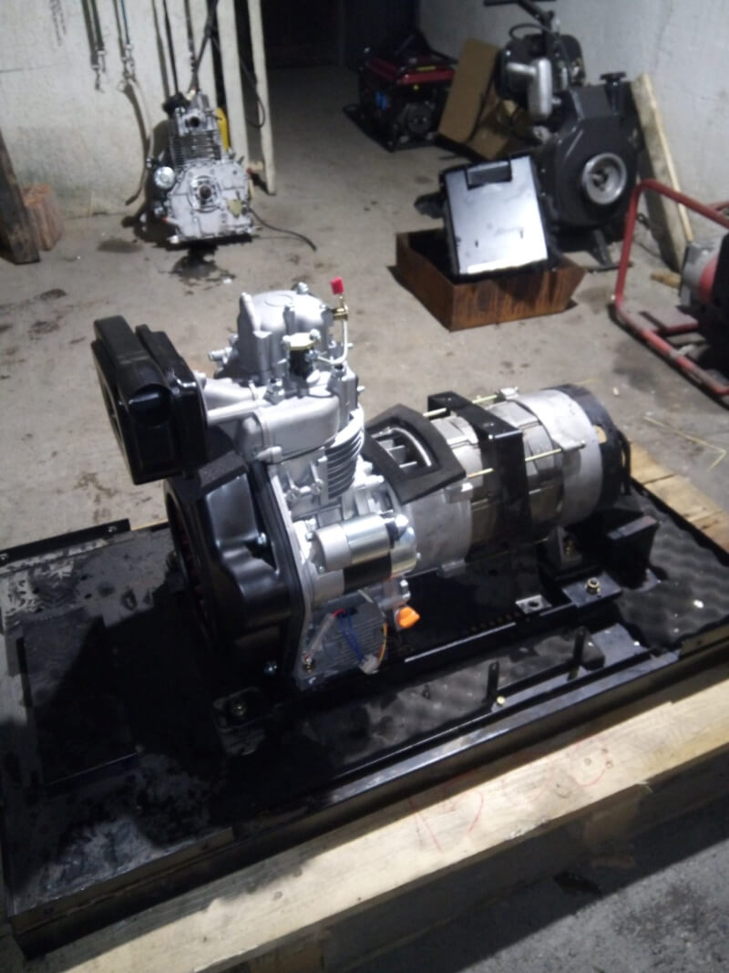 Servis dizel agregata u radionici.