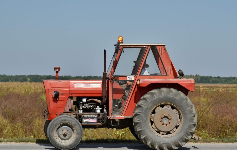Popravke i održavanje IMT traktora.